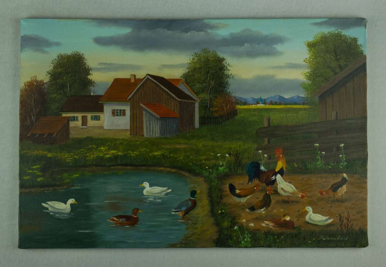 Bauernhof und ein Teich mit Enten und Hühnern